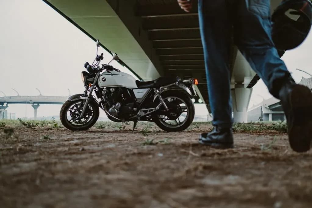 Jakie prawo jazdy na motor 125? Sprawdź wymogi i wyjątki w Polsce