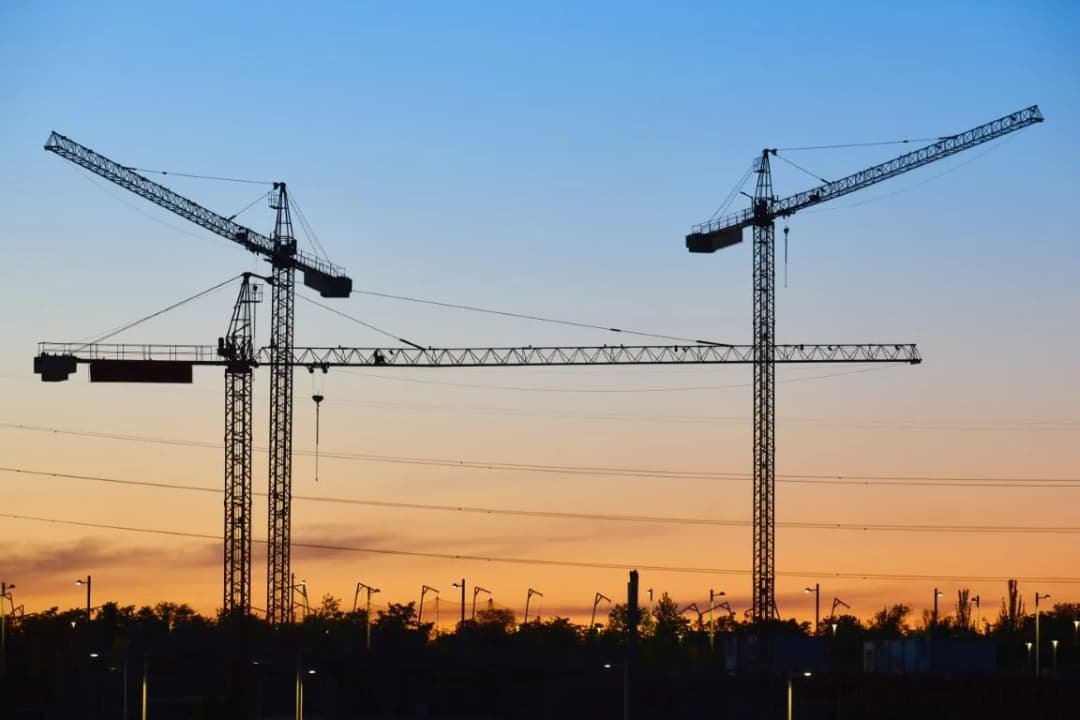 Ile kosztuje dźwig budowlany? Ceny i czynniki wpływające na koszt