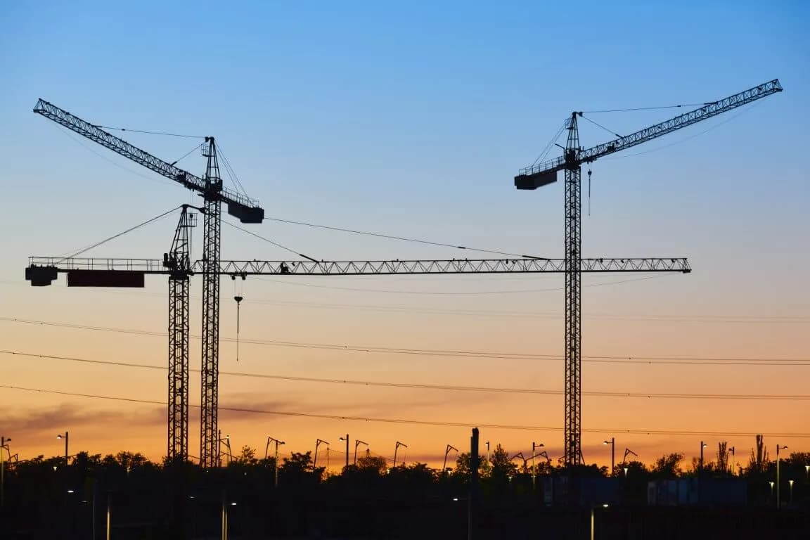 Ile kosztuje dźwig budowlany? Ceny i czynniki wpływające na koszt