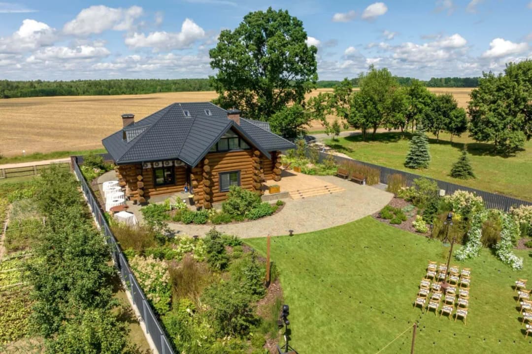 Ile kosztuje budowa domu z bali pod klucz? Zobacz realne ceny